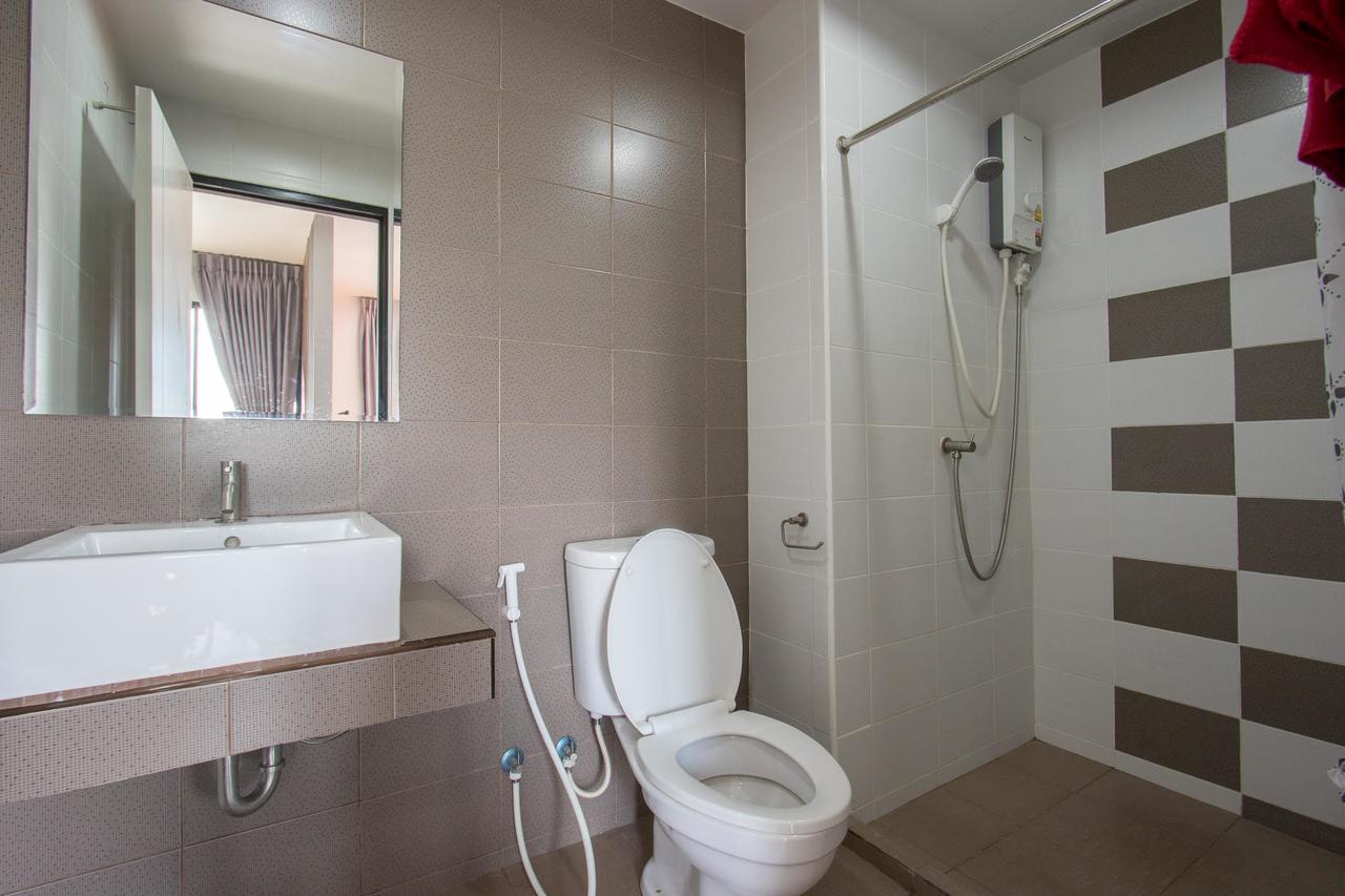 Live At Home Sukhumvit 105 Bangkok Bagian luar foto